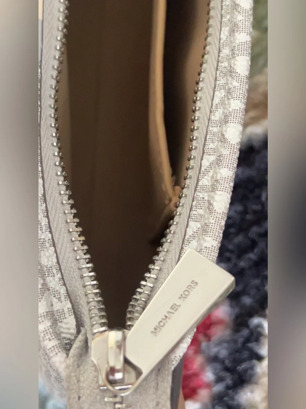 Mk White& gray Signature Crossbody Belt Bag w/Cream Silver Stripe size s/m NWOT